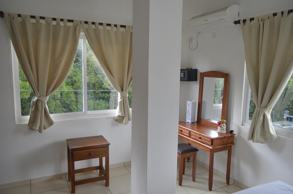 Chez Payet Airport Guesthouse Pointe La Rue Eksteriør bilde