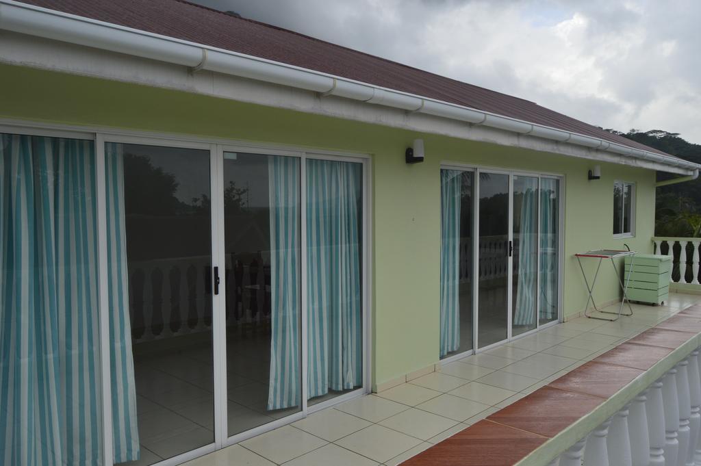 Chez Payet Airport Guesthouse Pointe La Rue Eksteriør bilde